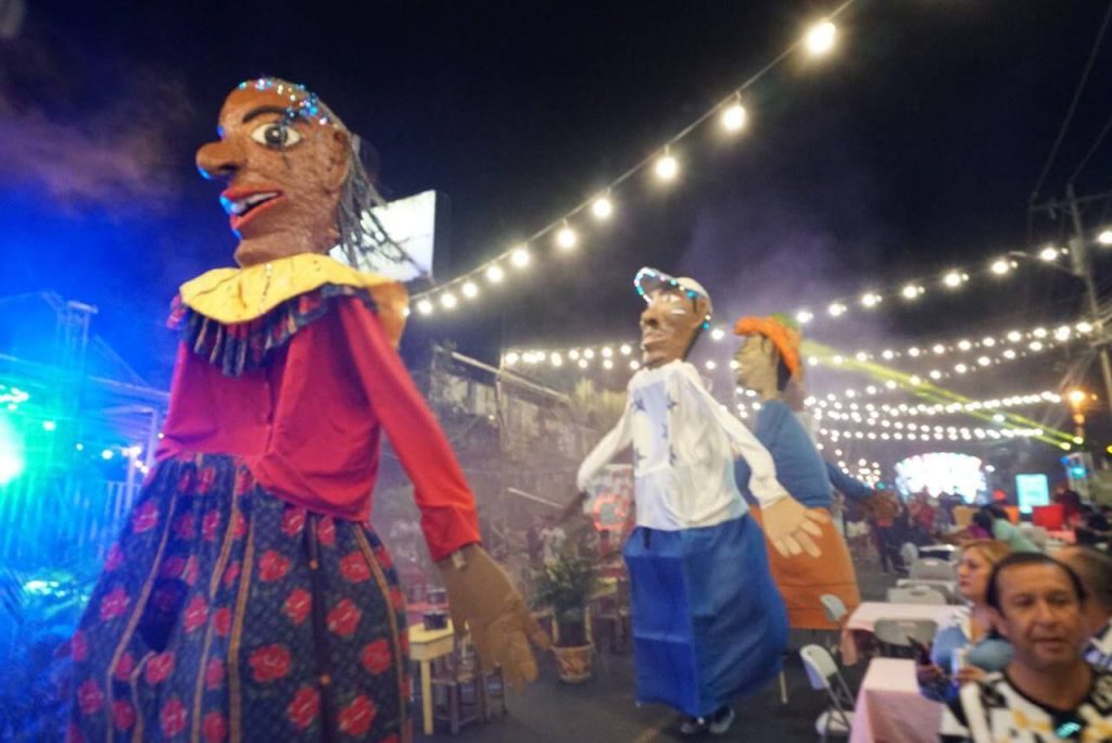 DIVERSI N DESLUMBRA EN EL FESTIVAL DEL COLOR DE LA CAPITAL